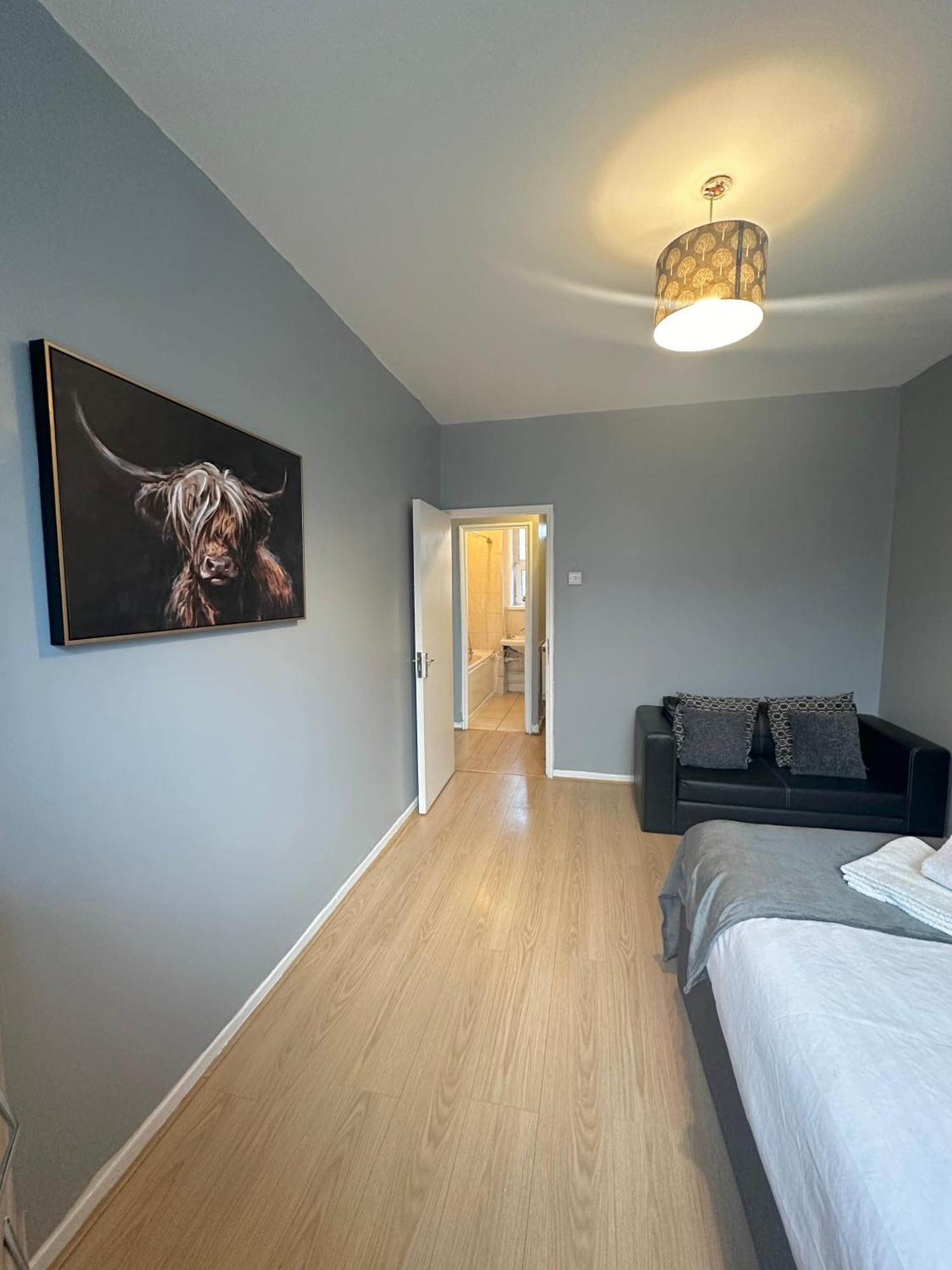 1 Bedroom Flat In Whitechapel, Londen Buitenkant foto