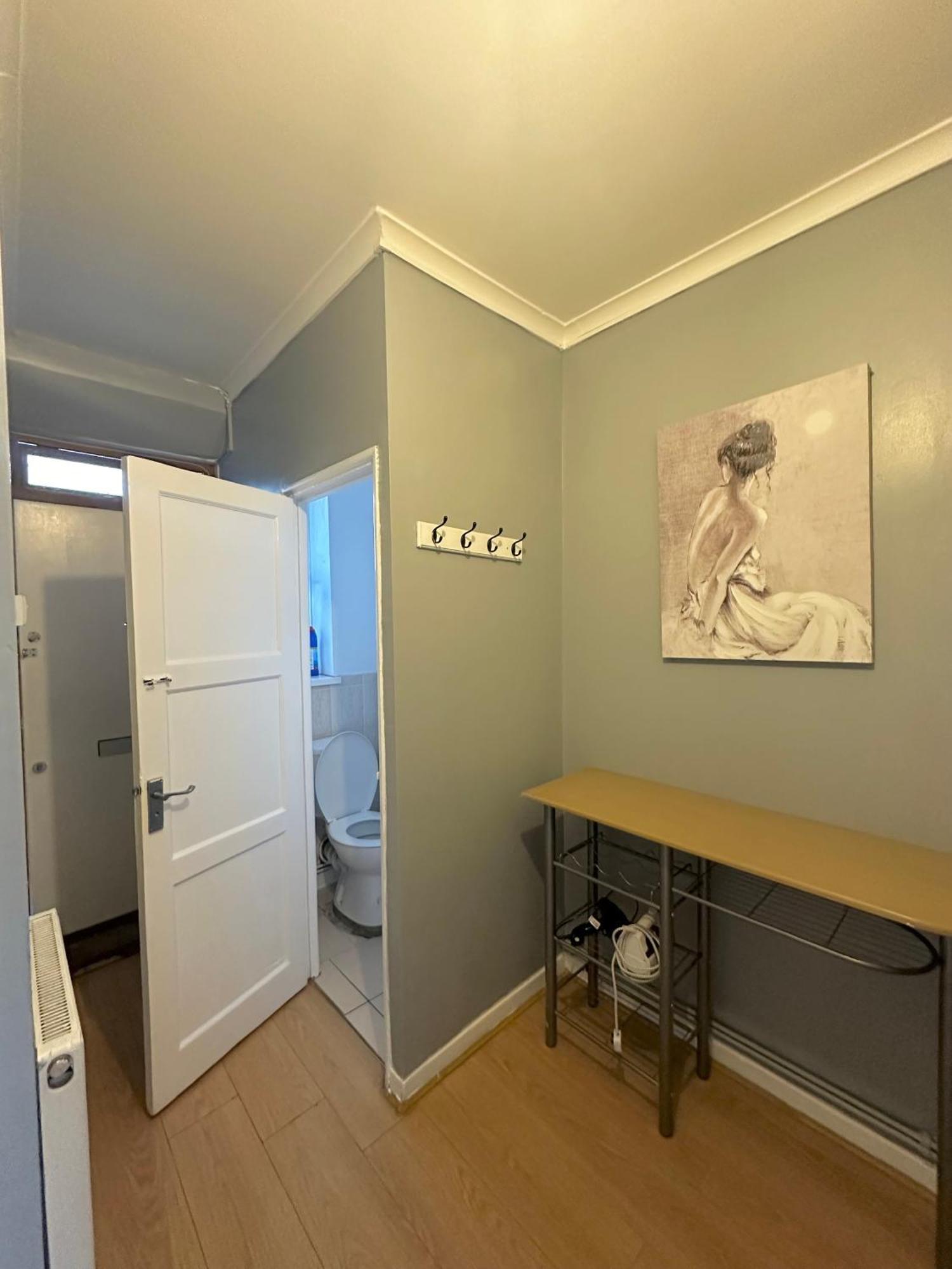 1 Bedroom Flat In Whitechapel, Londen Buitenkant foto