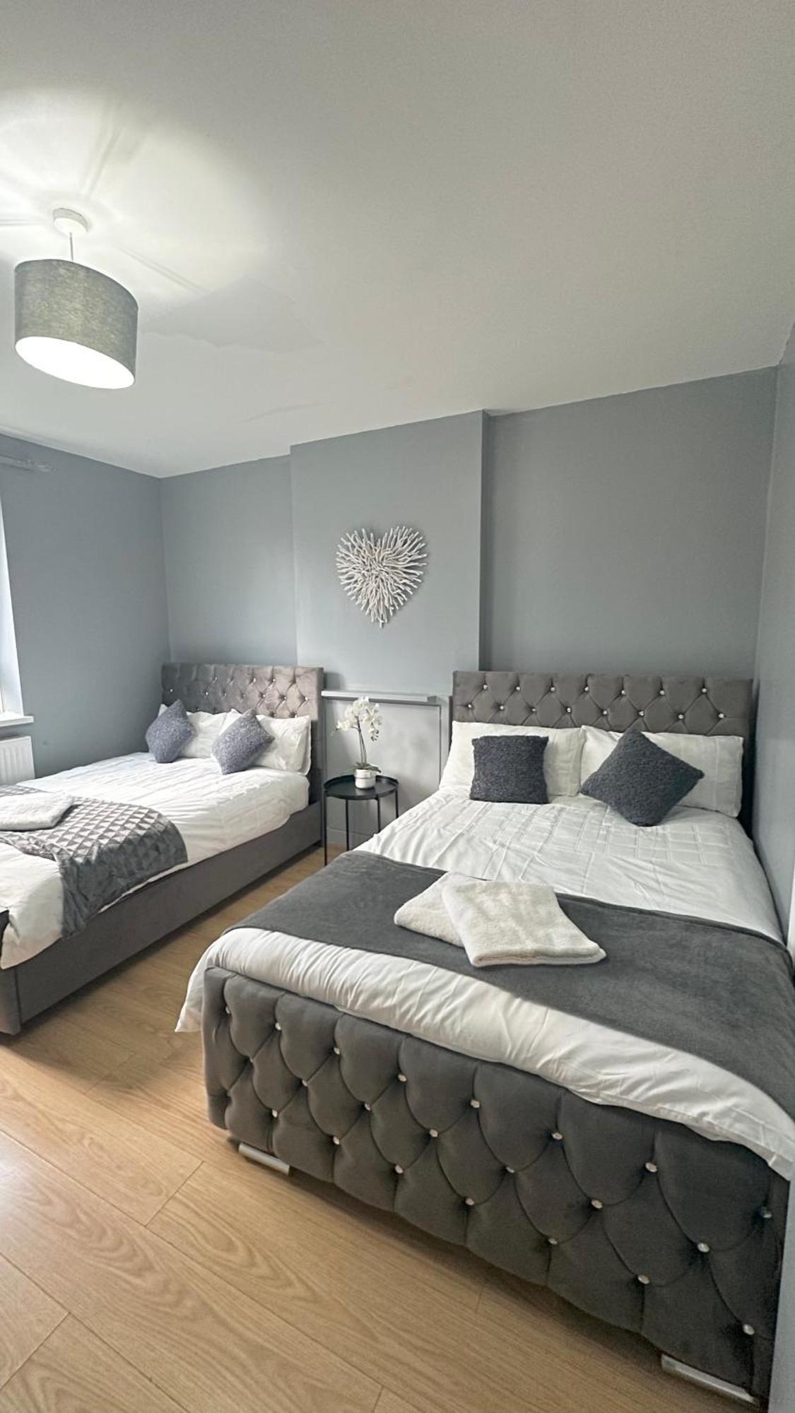 1 Bedroom Flat In Whitechapel, Londen Buitenkant foto