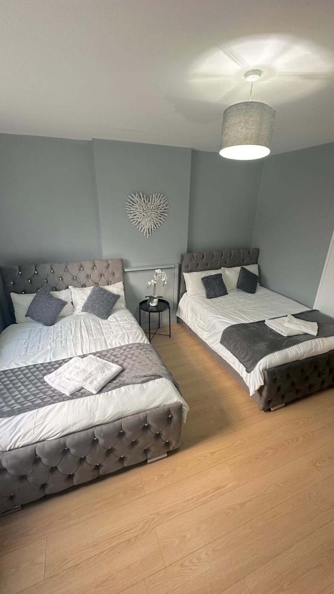 1 Bedroom Flat In Whitechapel, Londen Buitenkant foto
