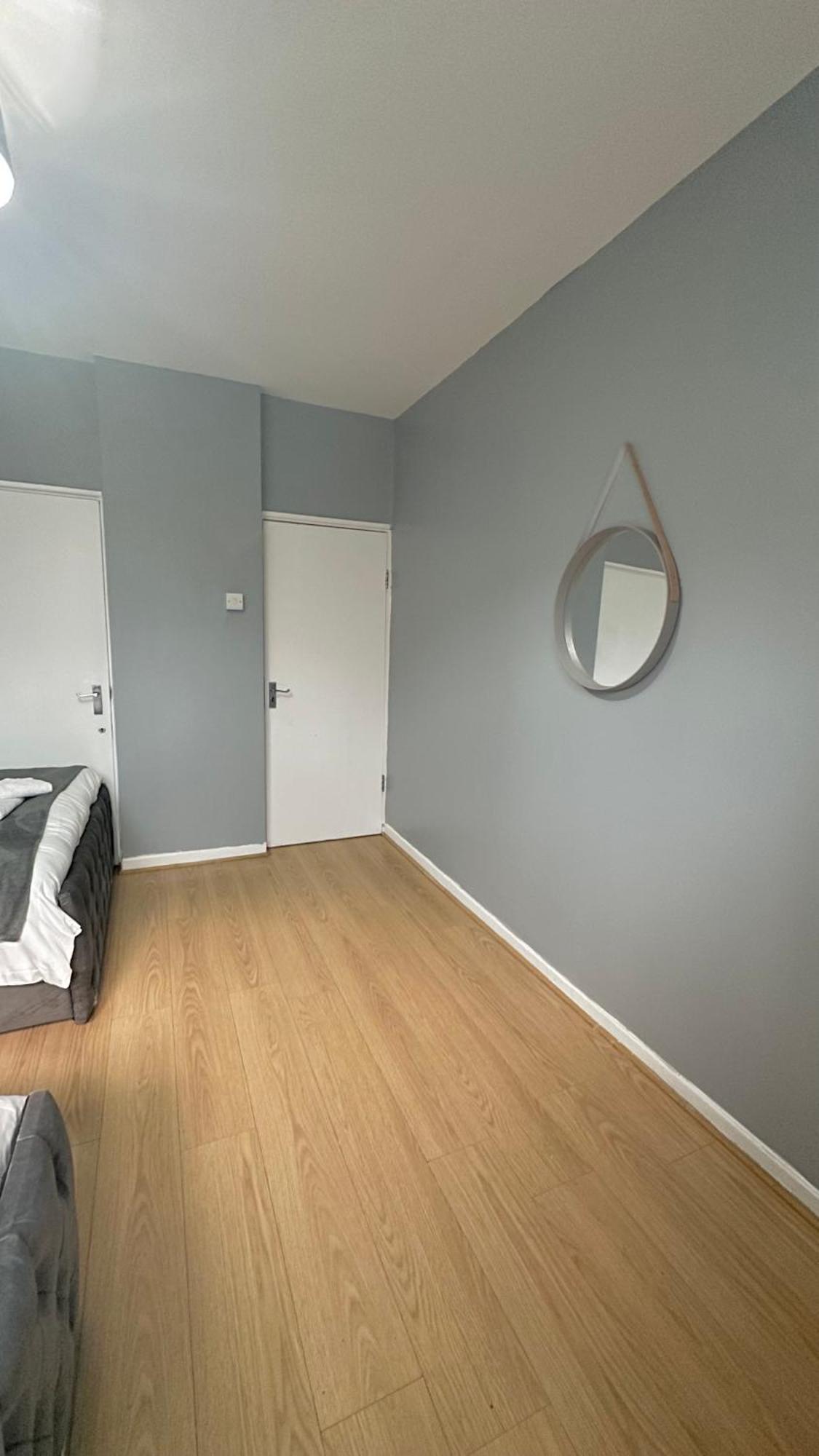1 Bedroom Flat In Whitechapel, Londen Buitenkant foto