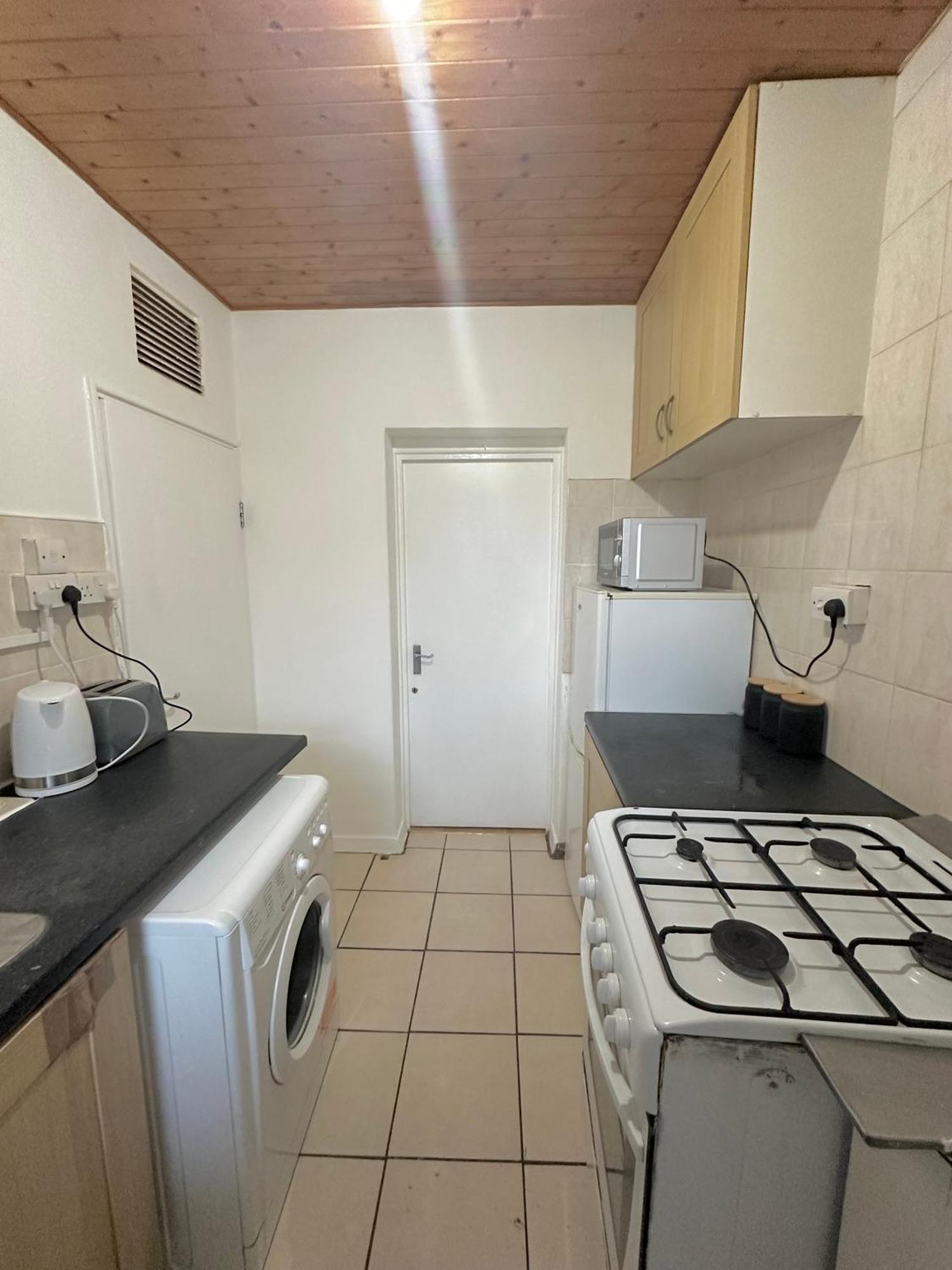 1 Bedroom Flat In Whitechapel, Londen Buitenkant foto