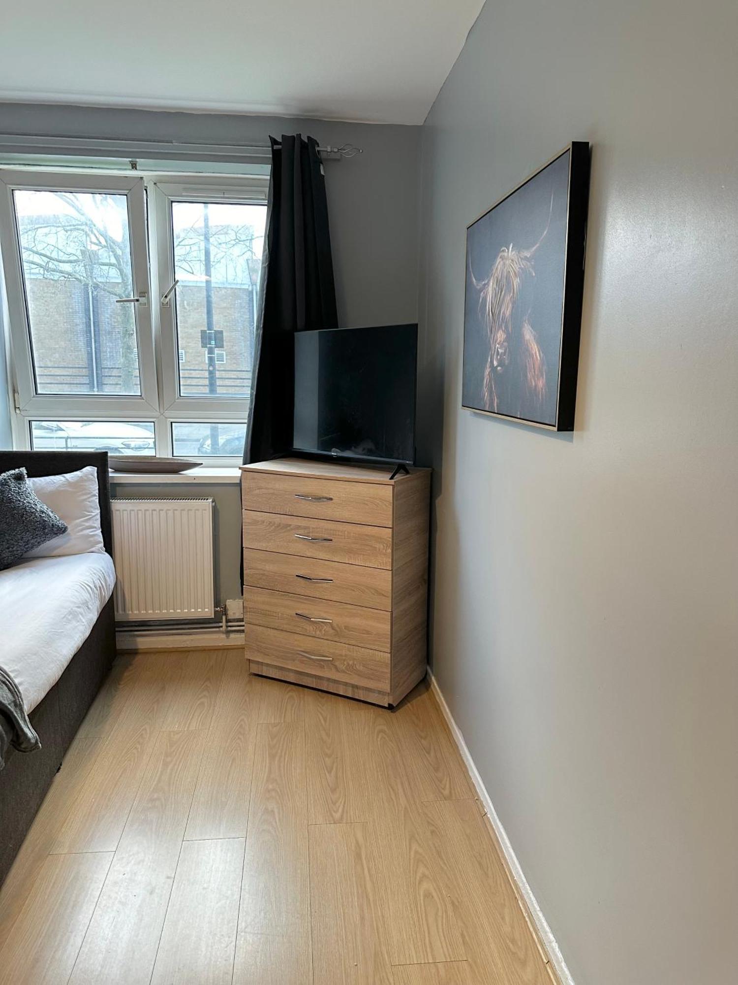 1 Bedroom Flat In Whitechapel, Londen Buitenkant foto