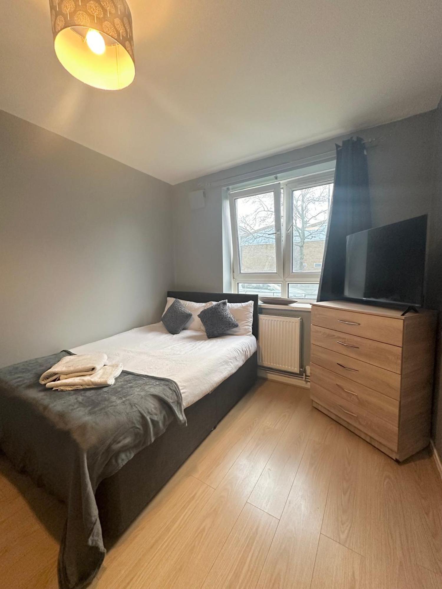 1 Bedroom Flat In Whitechapel, Londen Buitenkant foto