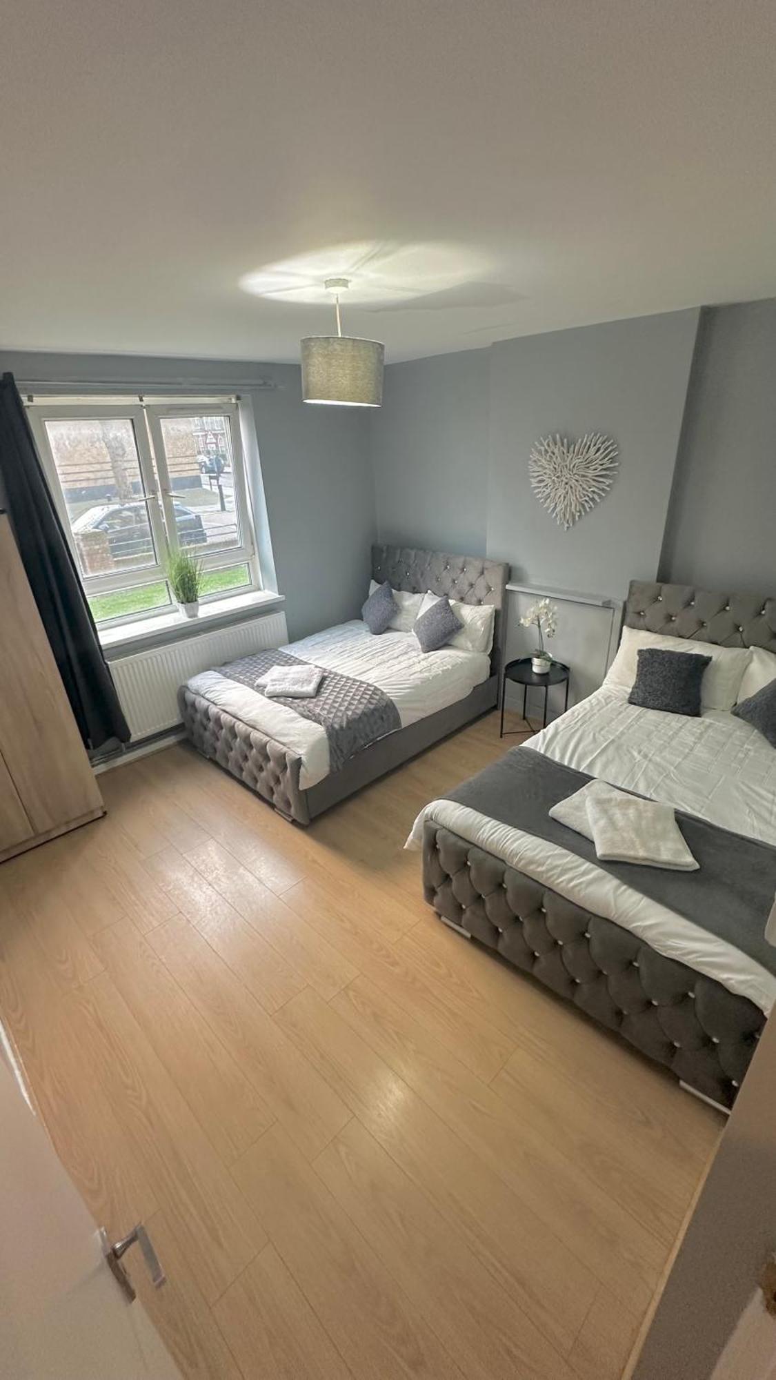 1 Bedroom Flat In Whitechapel, Londen Buitenkant foto
