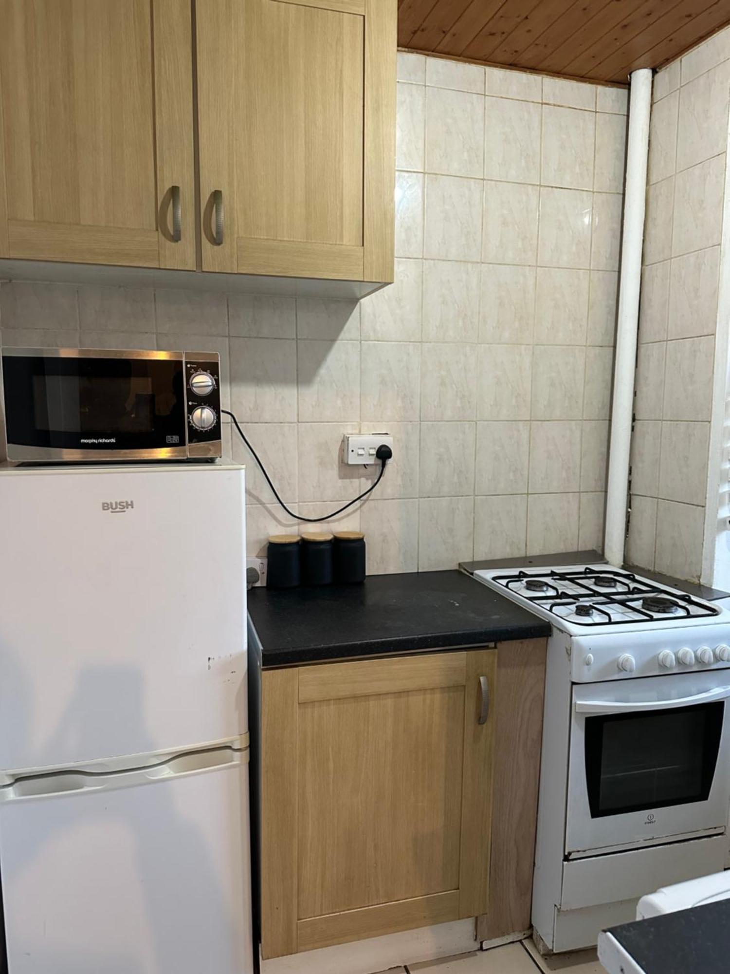 1 Bedroom Flat In Whitechapel, Londen Buitenkant foto