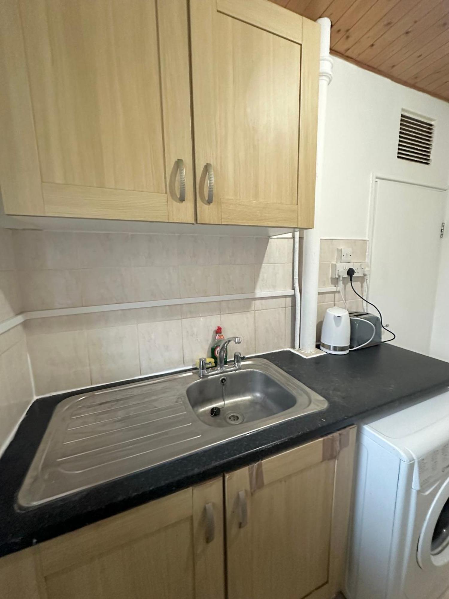 1 Bedroom Flat In Whitechapel, Londen Buitenkant foto