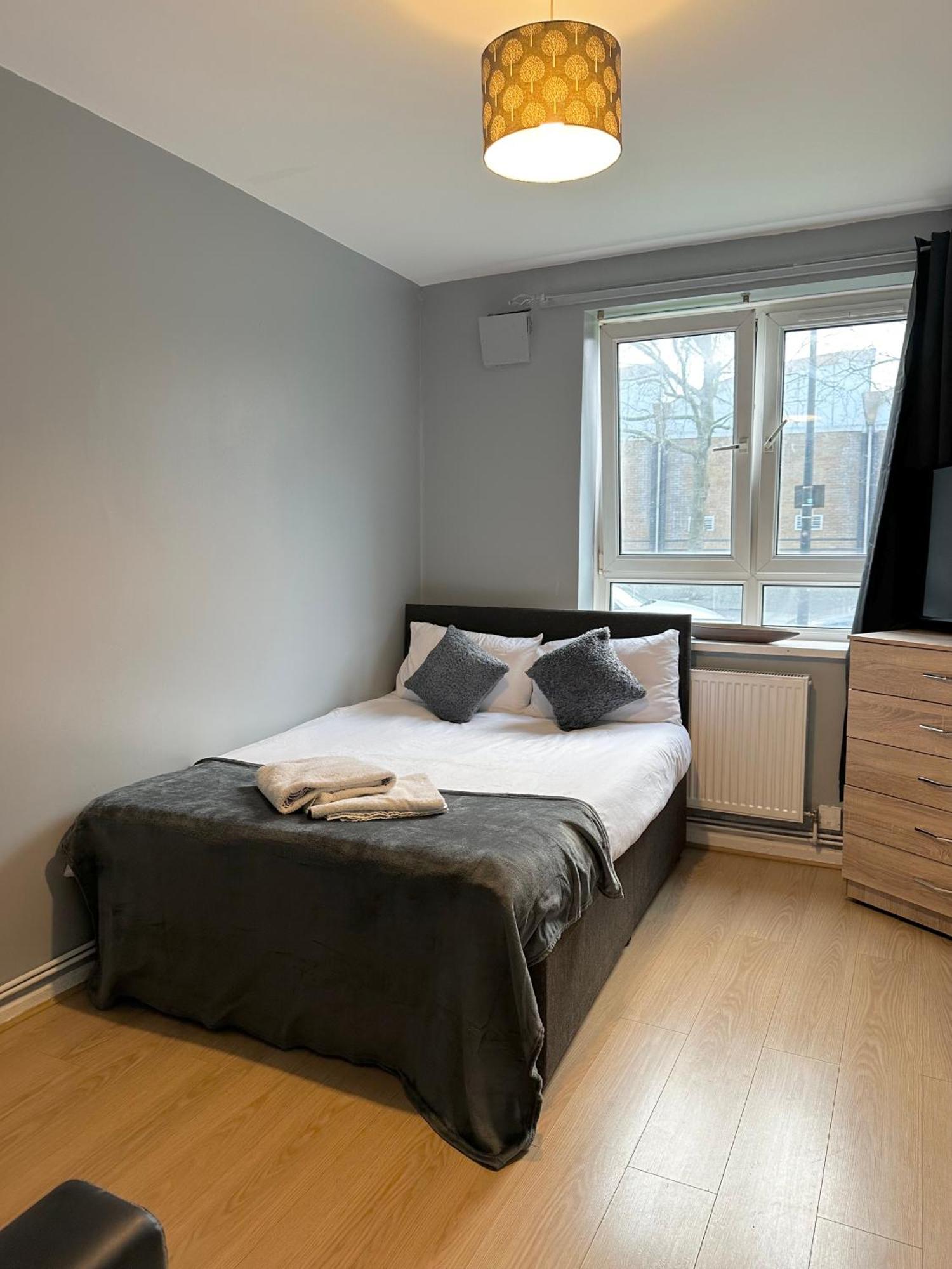 1 Bedroom Flat In Whitechapel, Londen Buitenkant foto