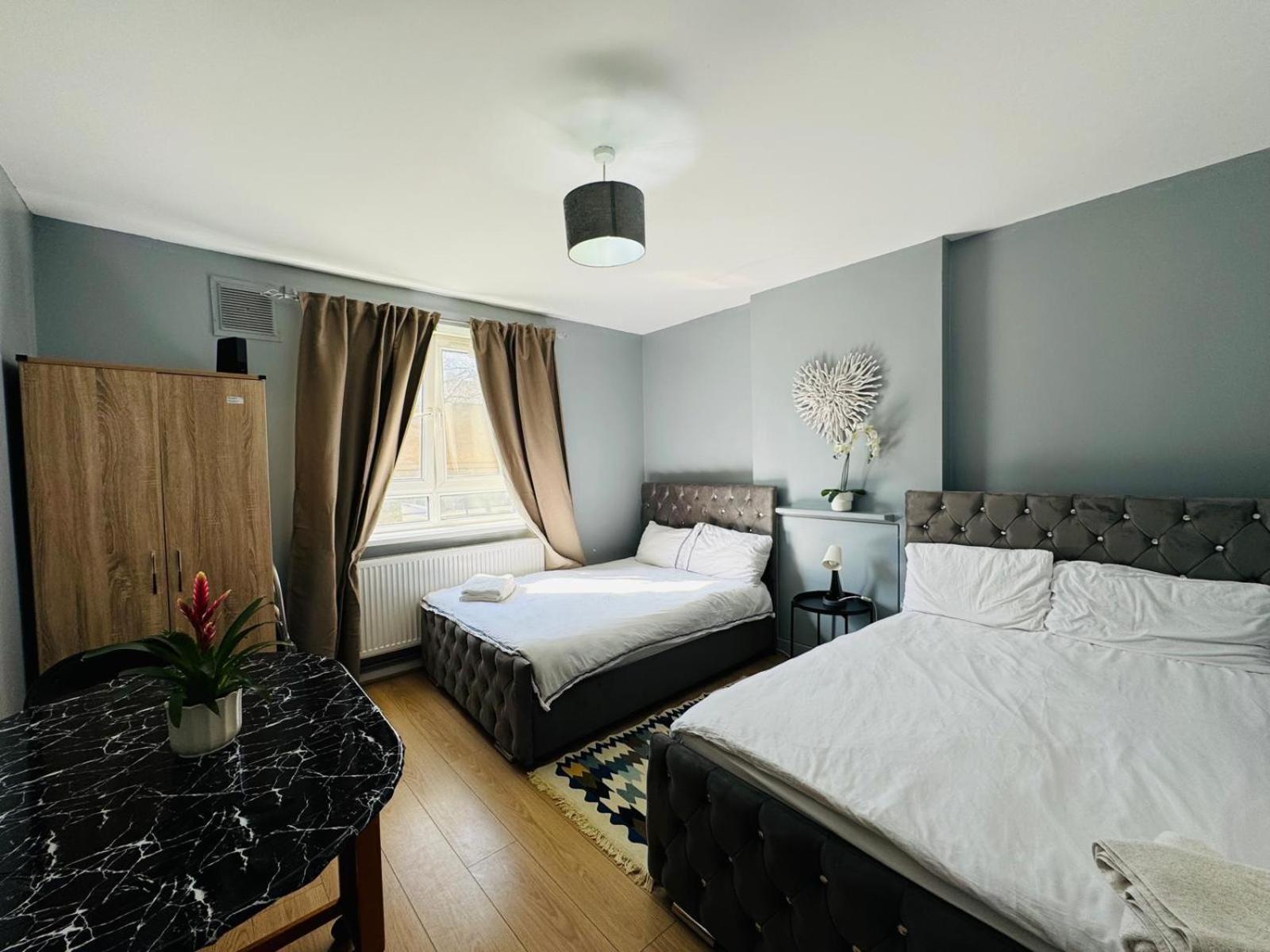 1 Bedroom Flat In Whitechapel, Londen Buitenkant foto
